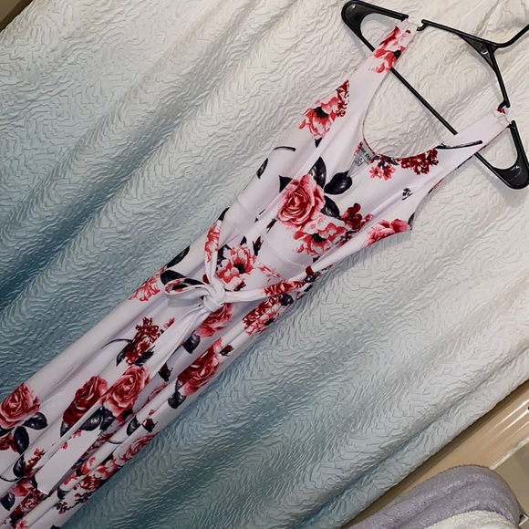 Women’s Floral Jumpsuit - Picture 1 of 4